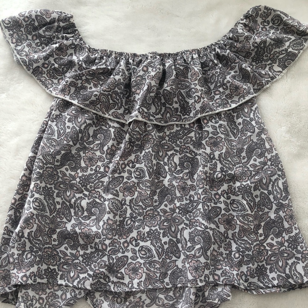 hollister off the shoulder shirt